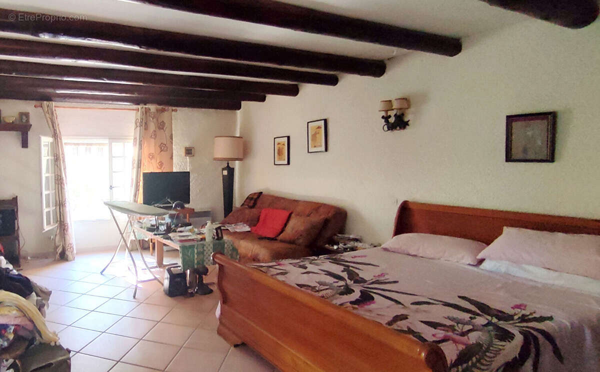 Maison Lorgues de 206 m² 4 chambres, un studio sur 6100 m² de terrain - photo 17
