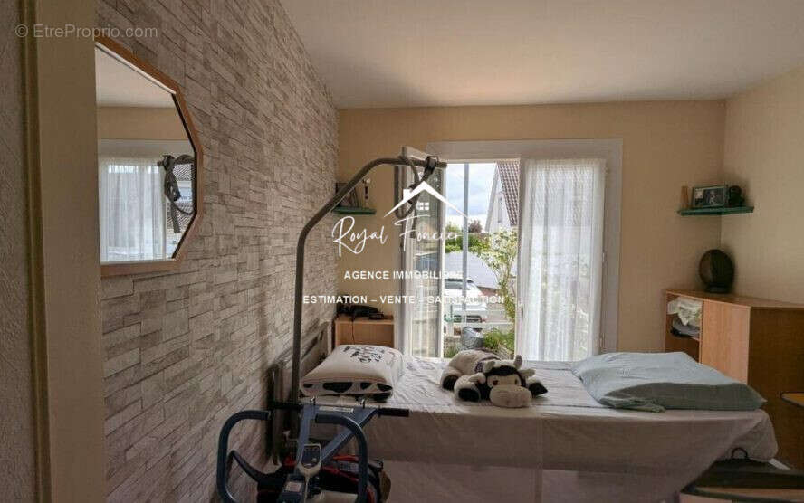 Chbr 2  - Maison à NAINTRE