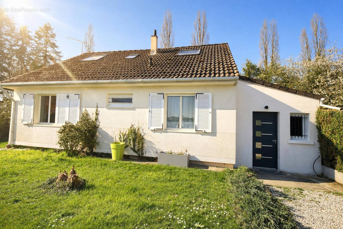 Maison à VILLENEUVE-LES-SABLONS