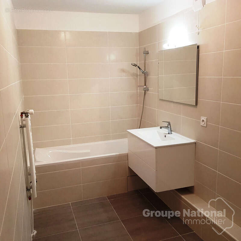 Appartement à PORT-SAINT-LOUIS-DU-RHONE