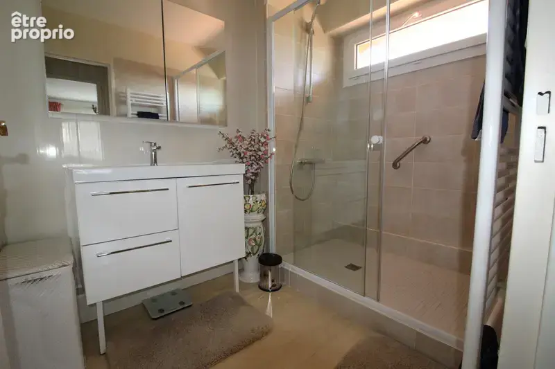 Appartement avec ASCENCEUR à vendre avec 3 CHAMBRES et 5 pièces LA ROCHE SUR YON (85) - photo 8