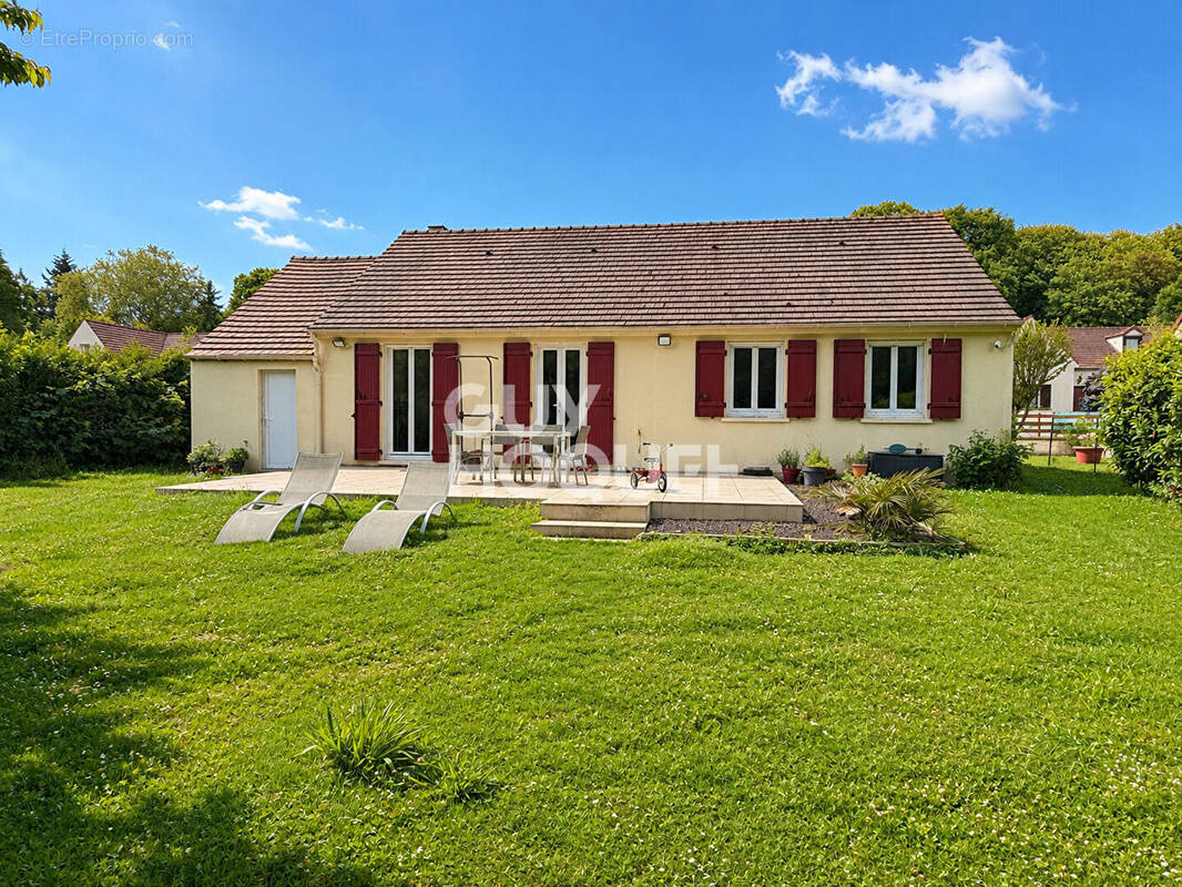 Maison à LE COUDRAY-MONTCEAUX