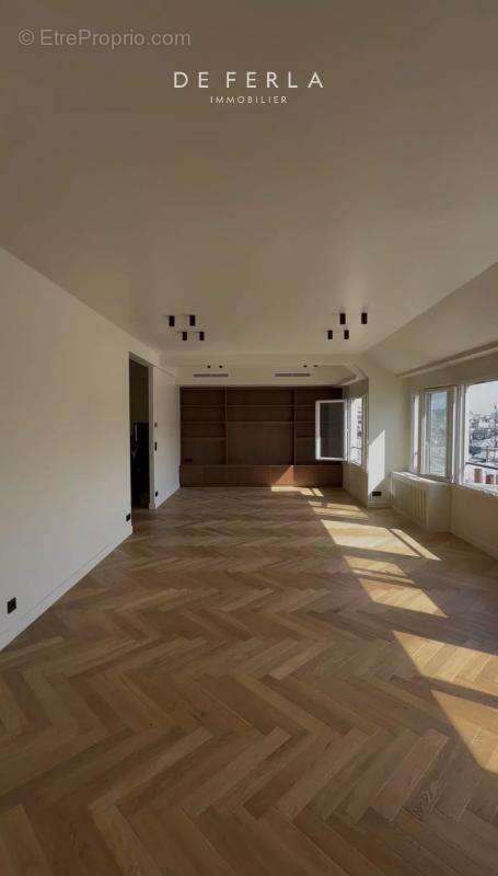 Appartement à PARIS-8E