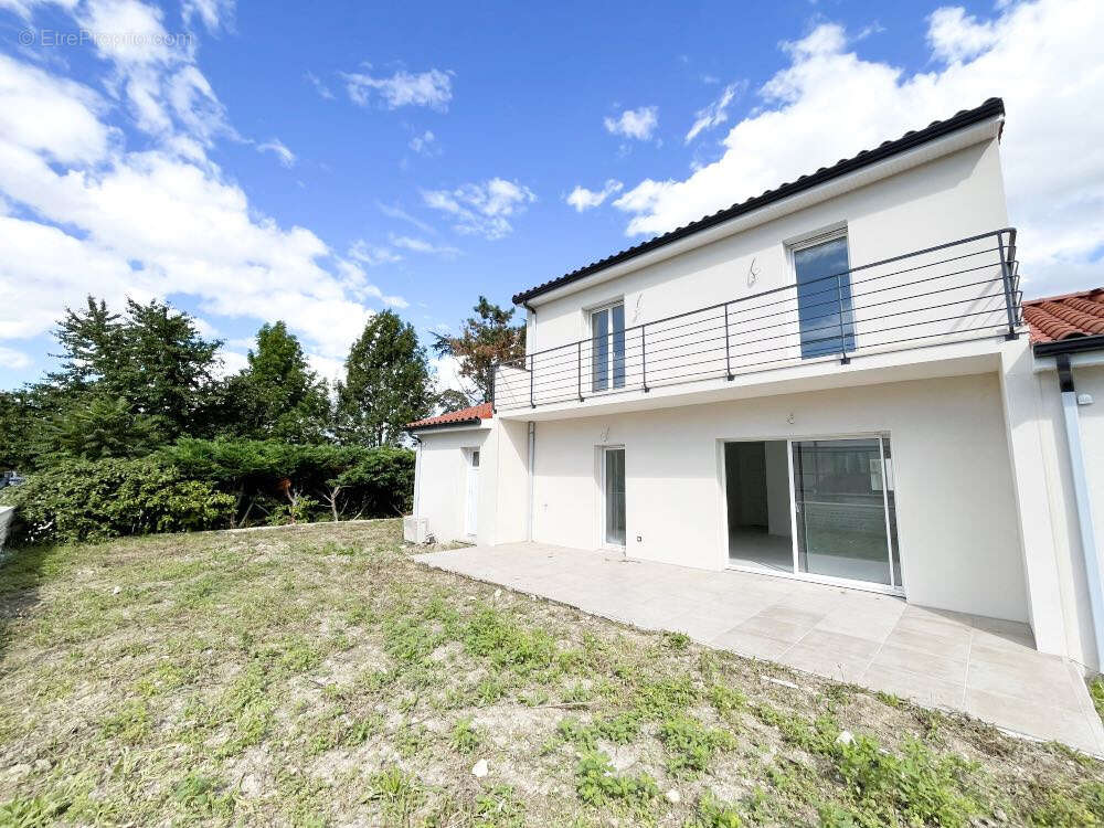 Maison à SAINT-BEAUZIRE