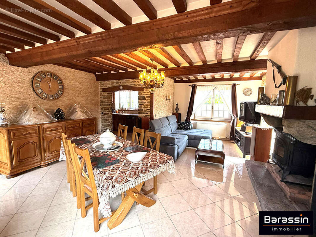Maison 218 m² à Monthuchon  - photo 2