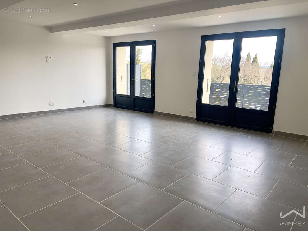 Appartement à SAINTE-CECILE-LES-VIGNES
