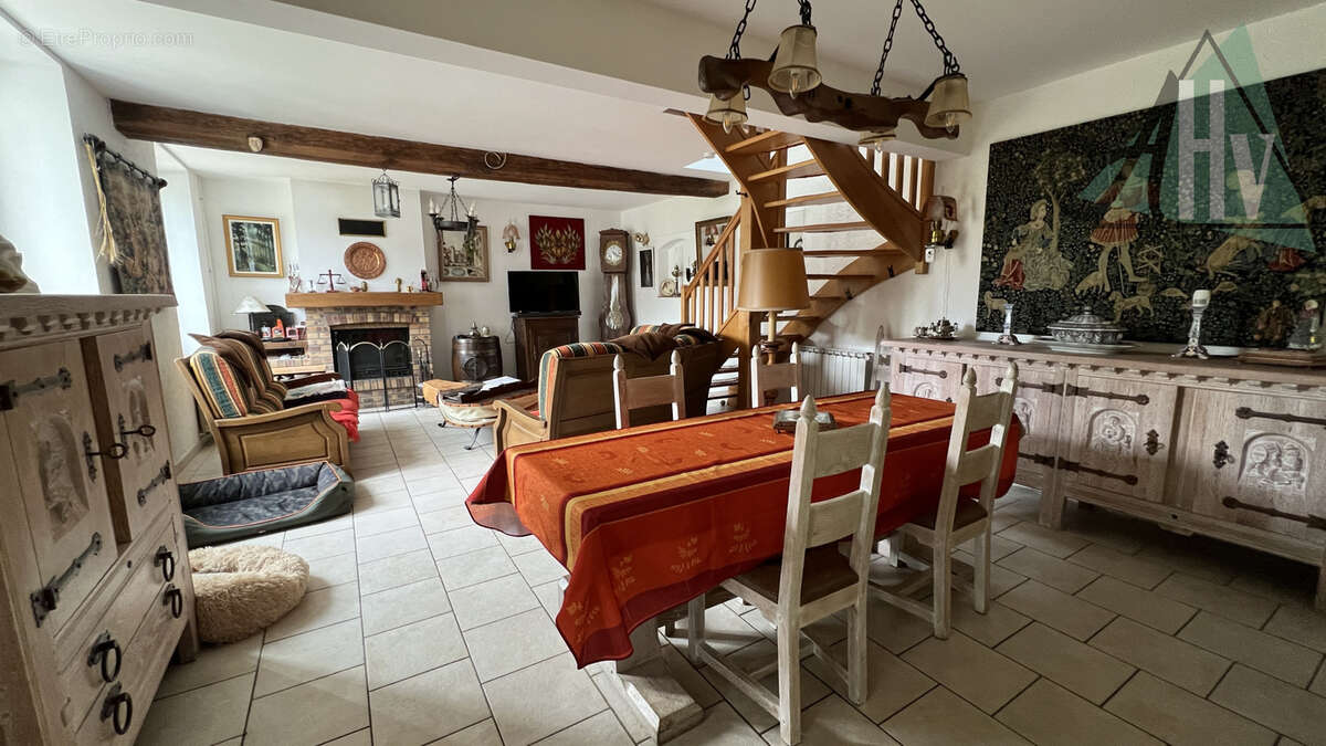 Maison à SERGINES