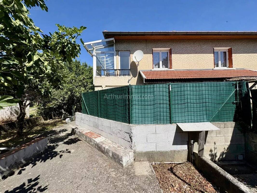 Appartement à FONTAINE