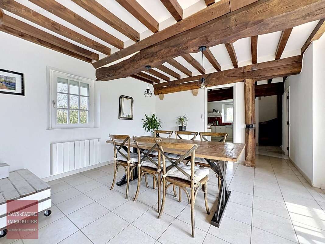 Maison à SAINT-GEORGES-EN-AUGE