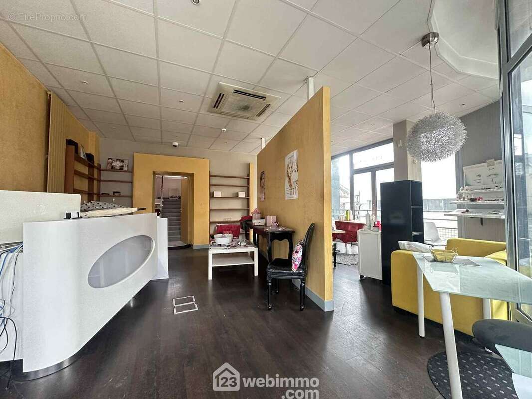 Une pièce accueillante de 49 m² - Commerce à LAON