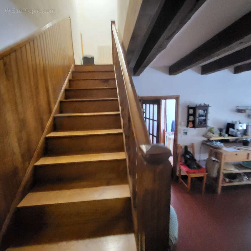 Maison en pierres avec grand garage vendue meublée - photo 8