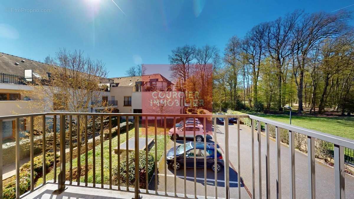Appartement à LE MESNIL-SAINT-DENIS