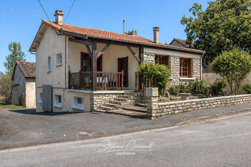 Maison à NEUVIC