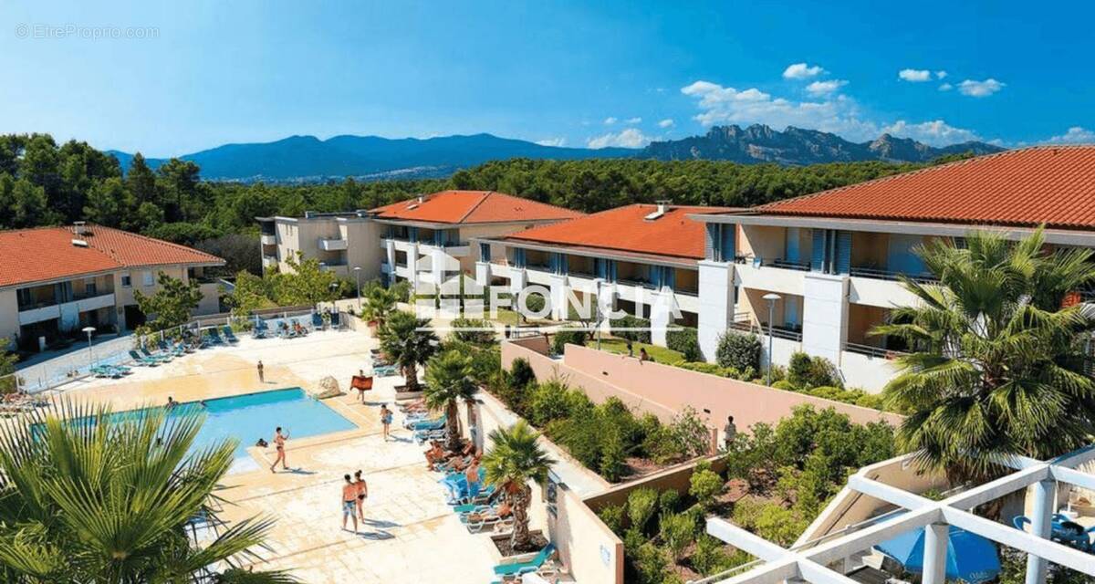 Appartement à ROQUEBRUNE-SUR-ARGENS
