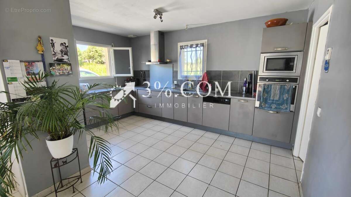 Maison de plain-pied   3 chambres   1 900 m2   À 25 min de P - photo 4