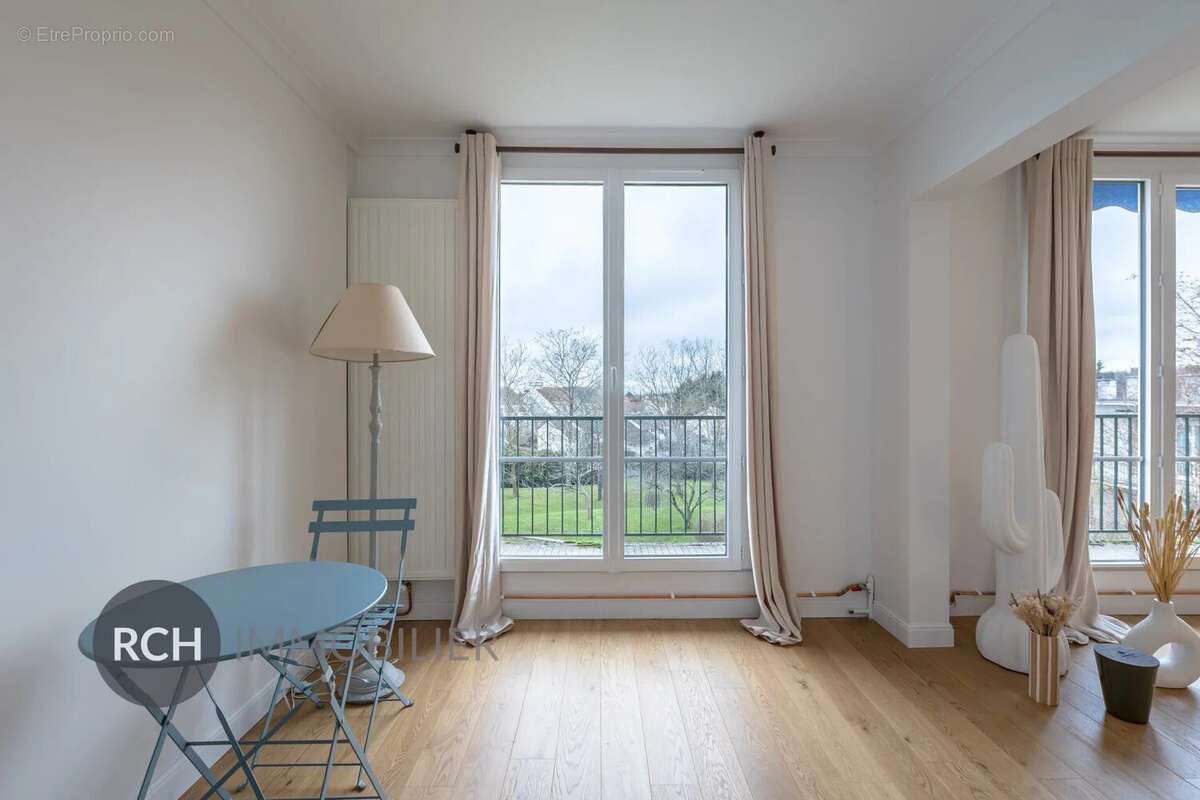 Appartement à NEAUPHLE-LE-CHATEAU