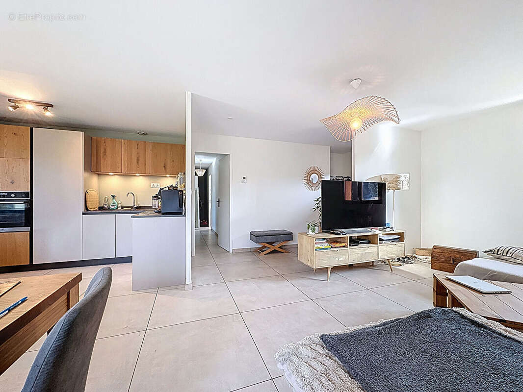 Maison à LA ROCHE-SUR-FORON