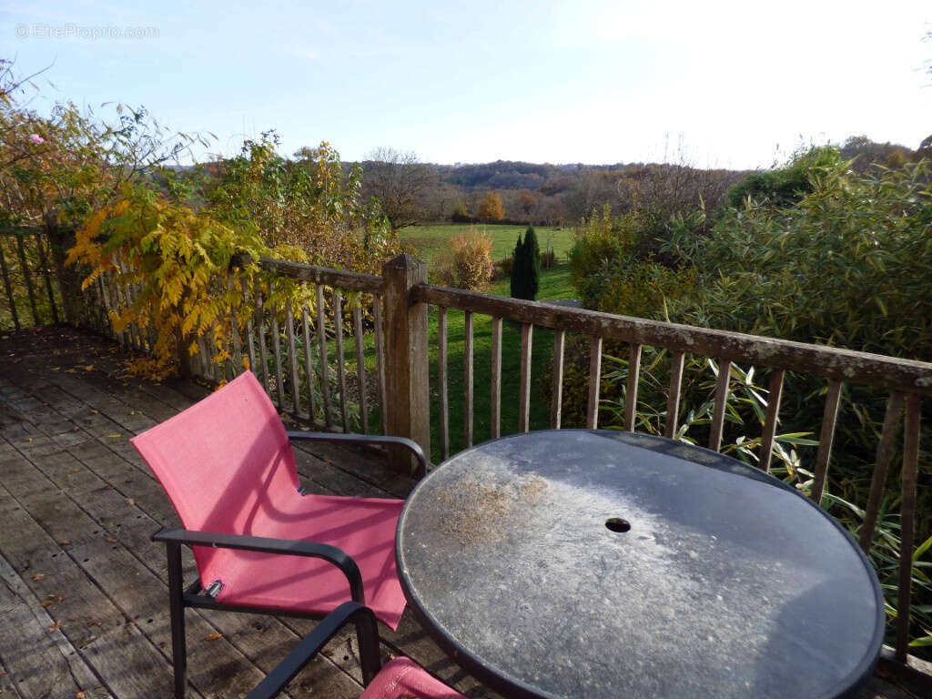 Proche Pompadour, en voie sans issue, dans petit hameau - photo 2