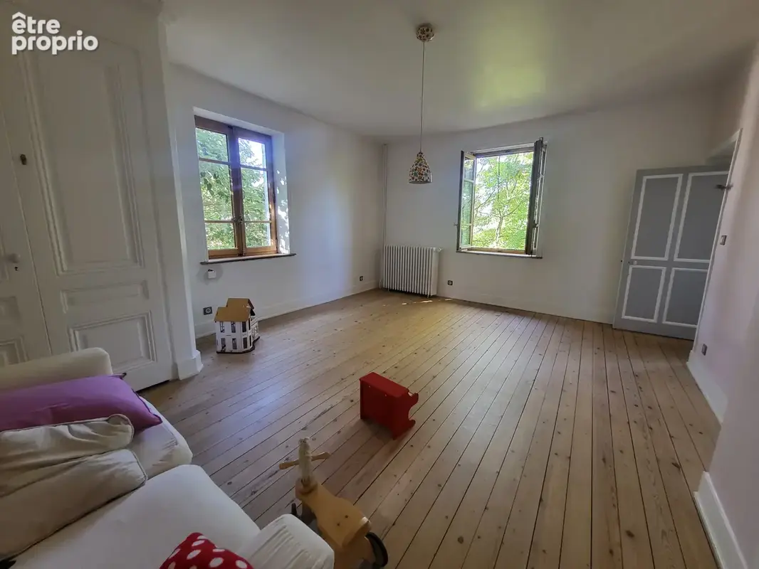 Maison familiale 235m2 avec 6 chambres à Neuville sur Saône - photo 13