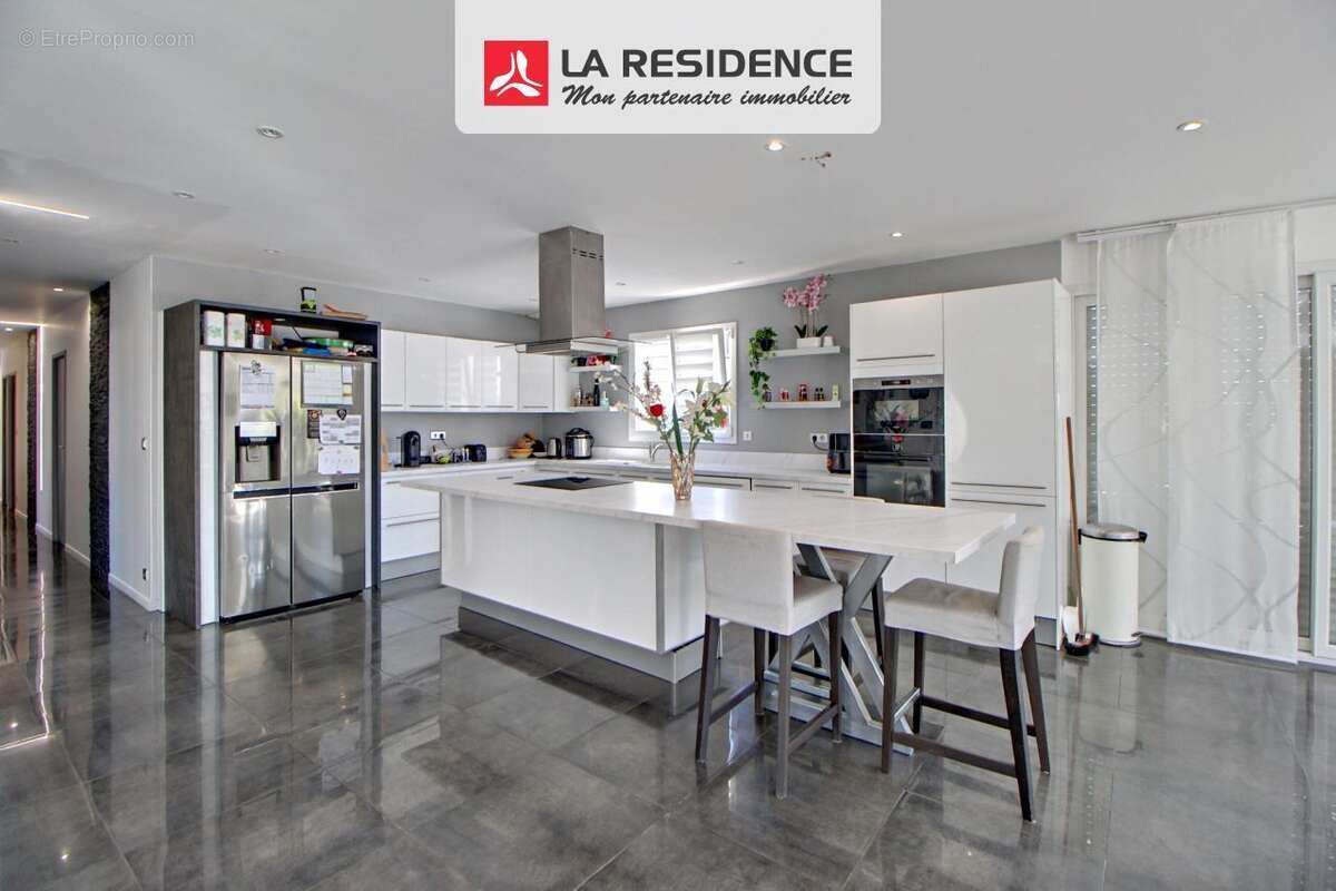 Maison à SAINT-JULIEN-DE-LA-LIEGUE