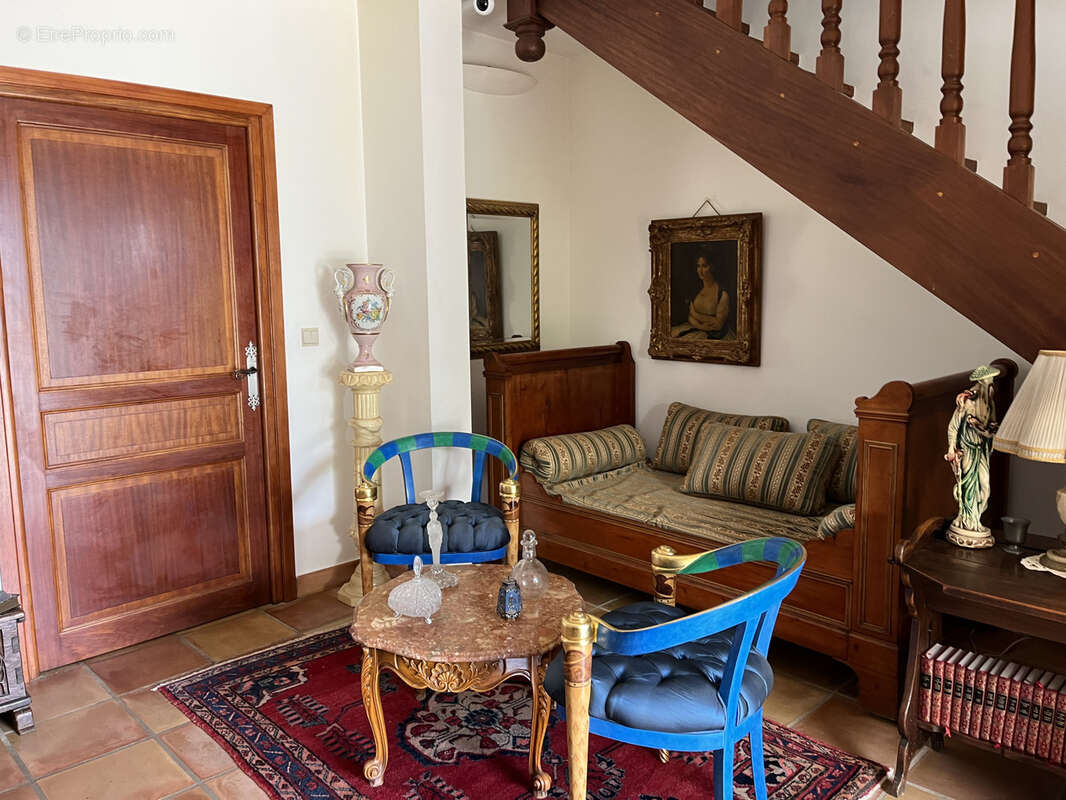 Elégante villa de construction traditionnelle. - photo 12