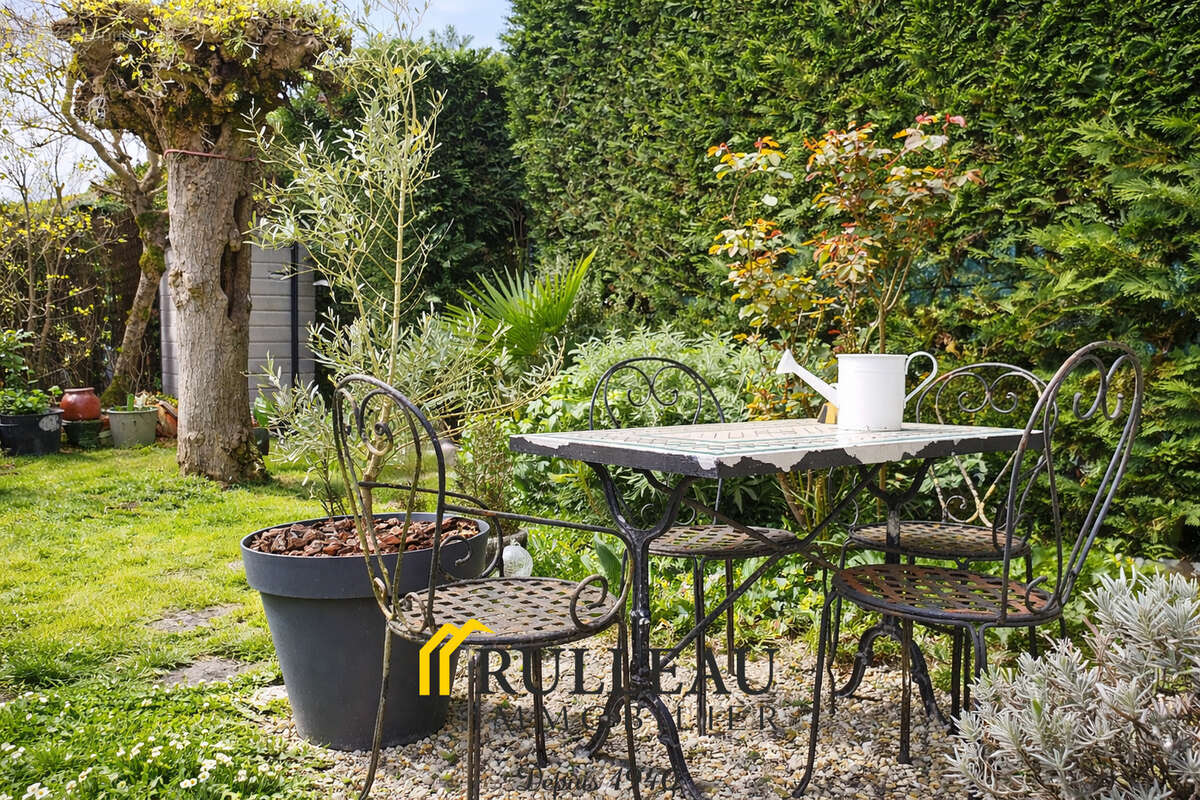 Maison à SAINT-CHRISTOLY-DE-BLAYE