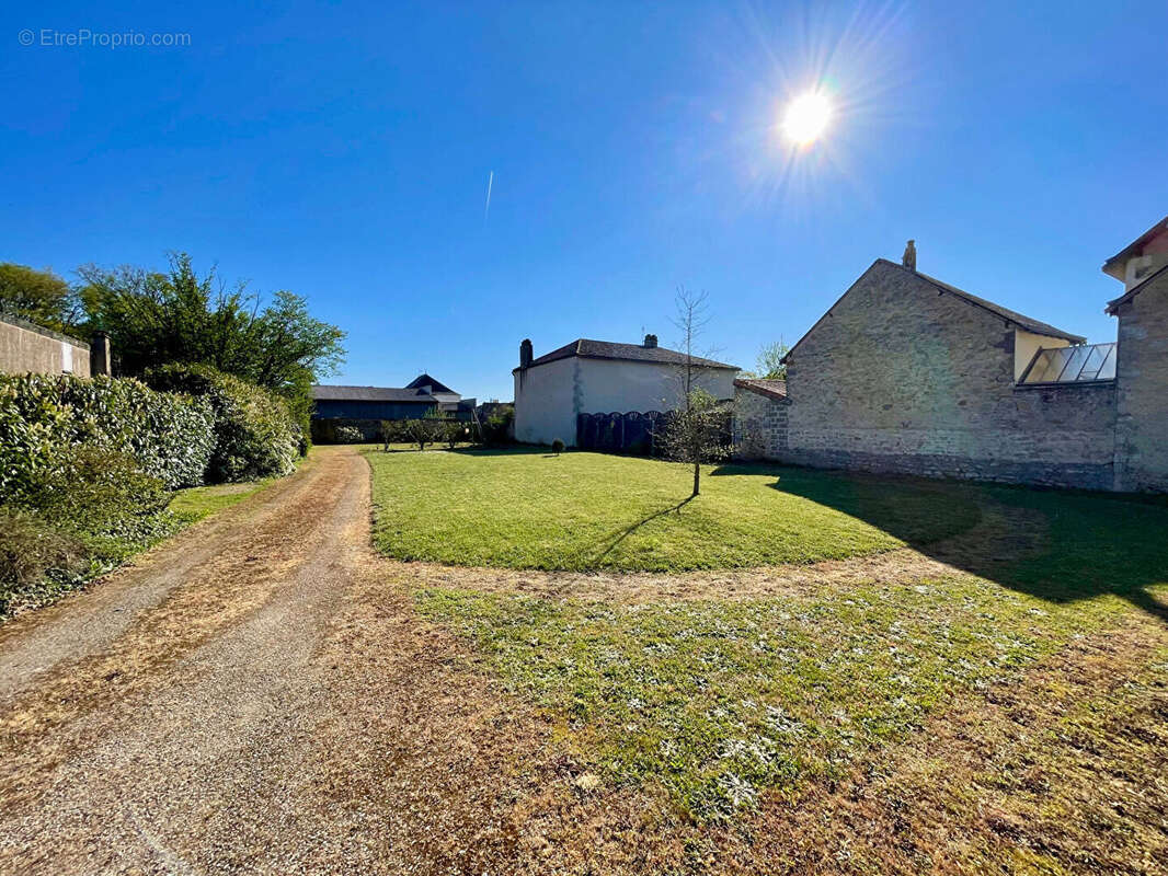 Maison à COUHE