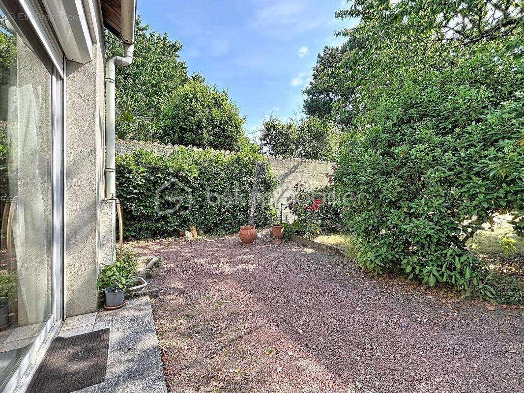 Maison de ville avec garage attenant et jardin - photo 10