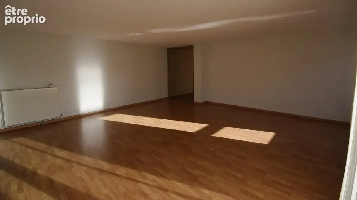 À VENDRE - QUARTIER JEANNE D'ARC - Appartement T5 111,90 m² au dernier étage - photo 3