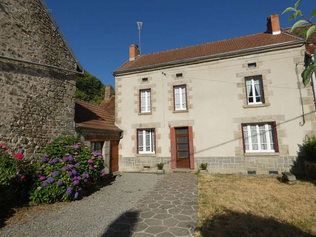 Maison 103 m² à Gouzon  - photo 2