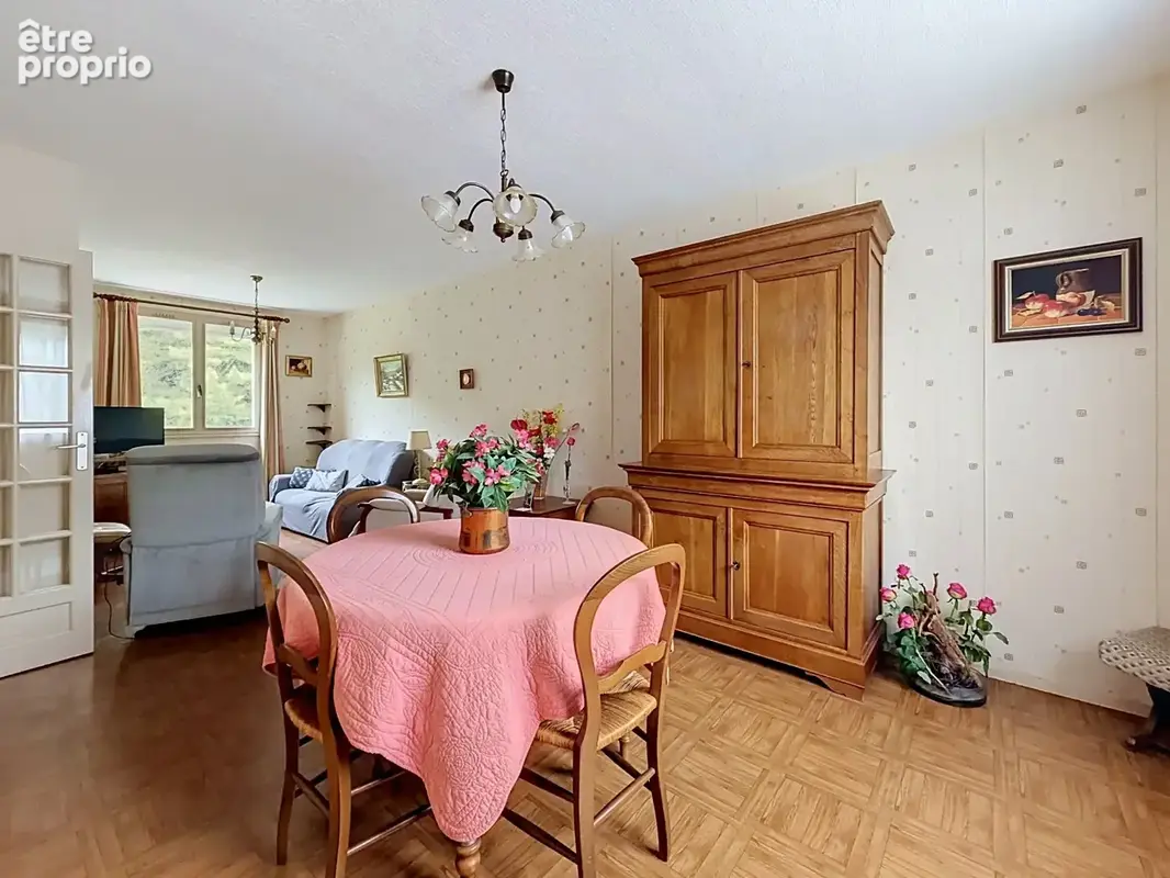 Chambray-lès-tours – fontaine blanche – maison familiale à réinventer sur plus de 500 m² - photo 2