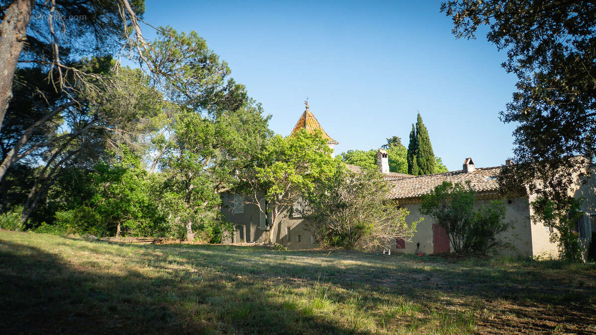 Maison à L'ISLE-SUR-LA-SORGUE