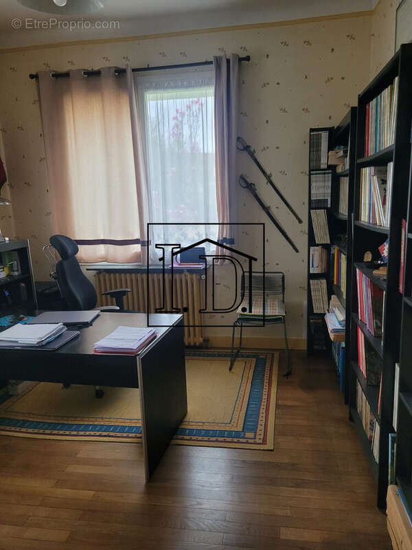 Bureau - Maison à LE BUISSON-DE-CADOUIN