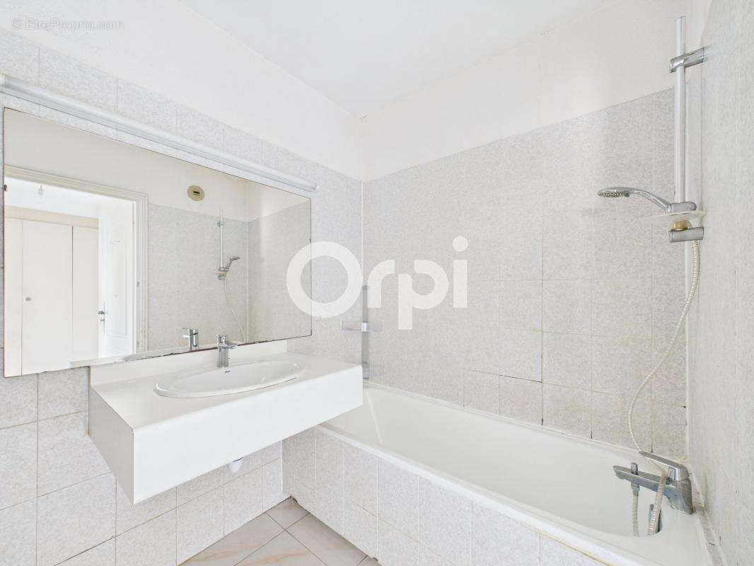 Appartement à MANDELIEU-LA-NAPOULE