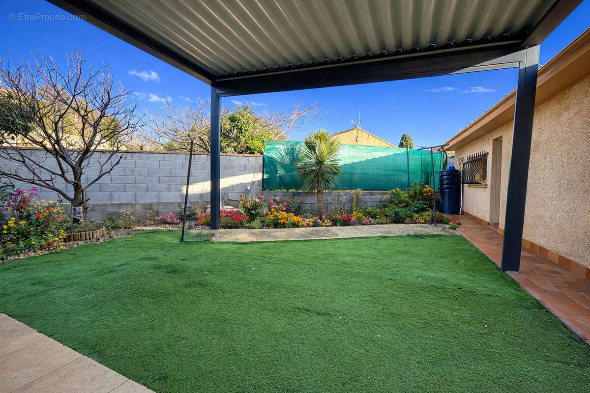 Maison à VIC-LA-GARDIOLE