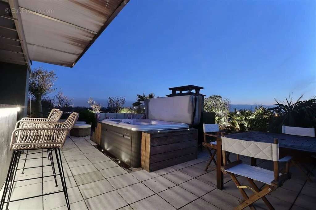 Appartement à SARTROUVILLE