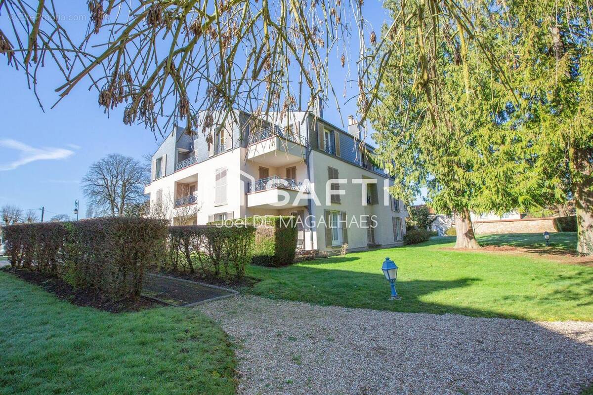 Photo 1 - Appartement à LE MESNIL-SAINT-DENIS