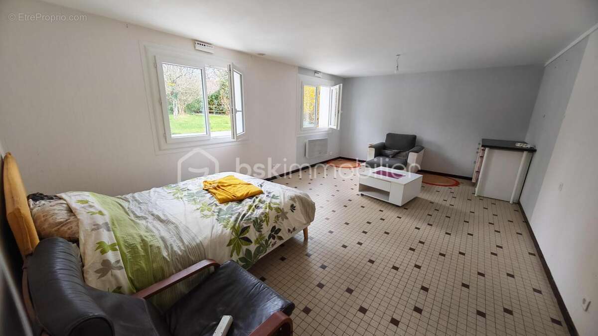 Maison à VARENNES-VAUZELLES