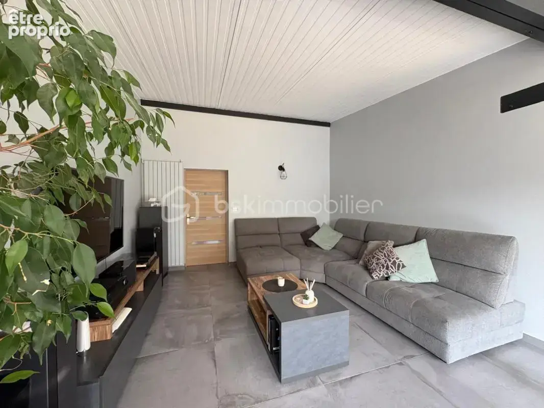 Villa individuelle de 180 m² au coeur de Sainghin-en-Mélantois - 5 chambres - caves- jardin - double garage - photo 3