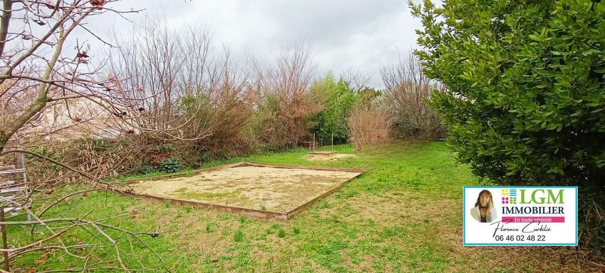 Terrain à SAINT-CHAPTES