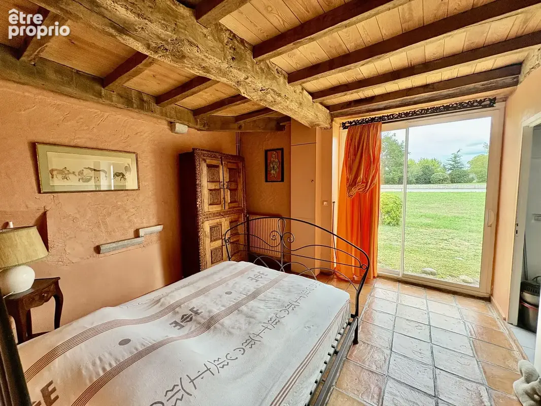 Superbe bâtisse du 17e sur 5,6 hect, piscine, dépendances, parc, bois et terres - photo 12