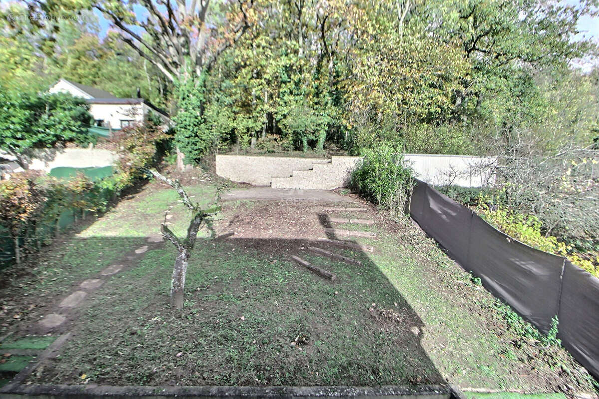 Maison à CHANTELOUP-LES-VIGNES