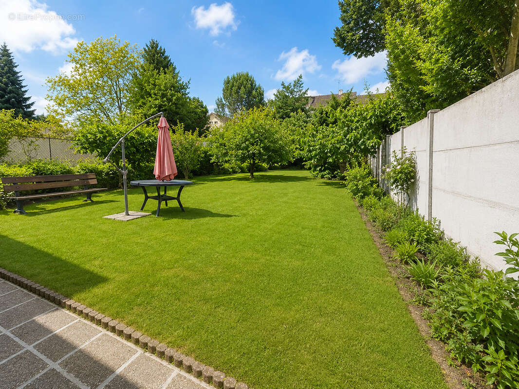 Maison familiale avec jardin - 106 m2 - Terrain 400 m2 - Garage 3 voitures - Livry-Gargan - photo 10