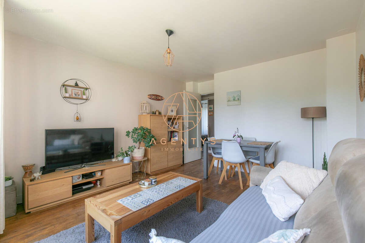 Appartement à SAINT-MAUR-DES-FOSSES
