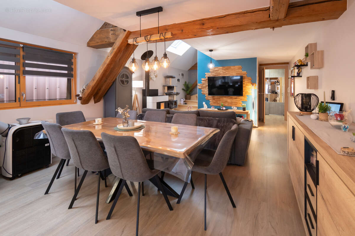 Appartement à FRASNE