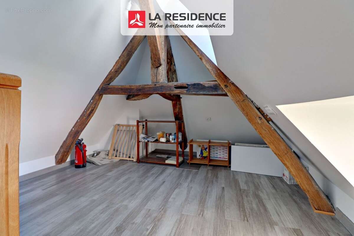 Maison à MAURECOURT