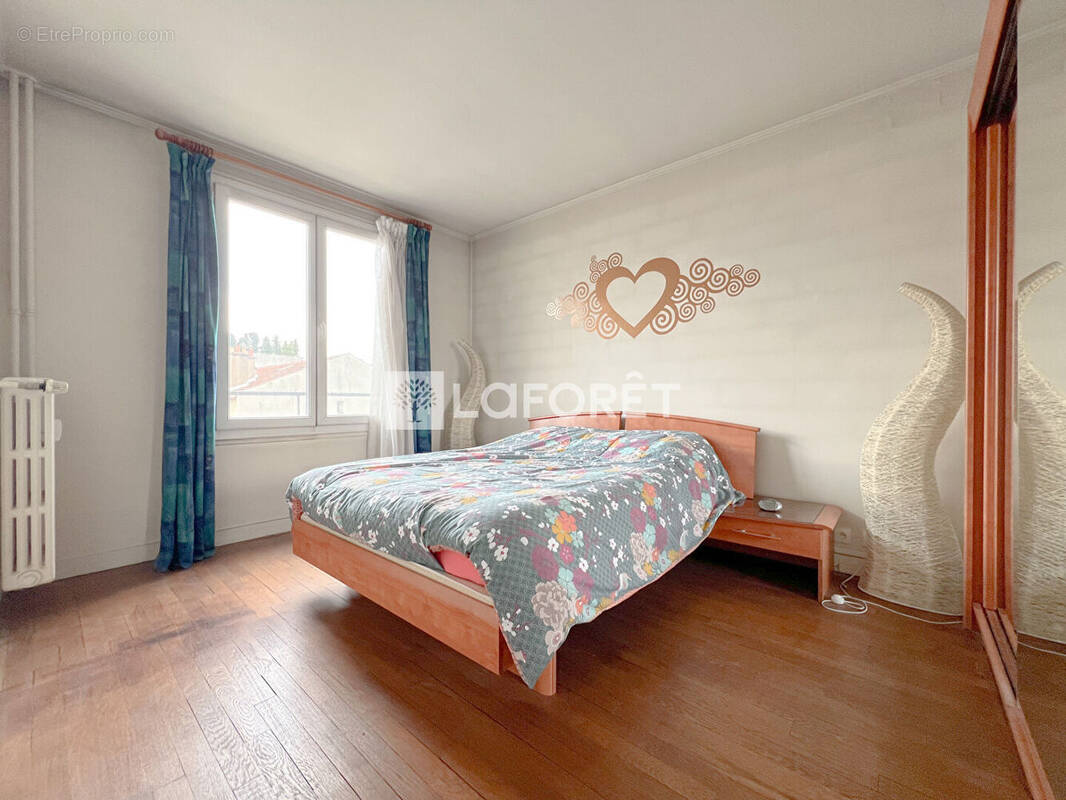 Appartement à MONTROUGE