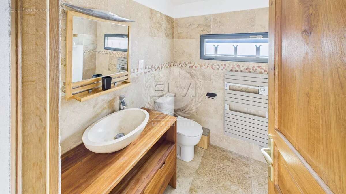 Maison à ROQUEBRUNE-SUR-ARGENS