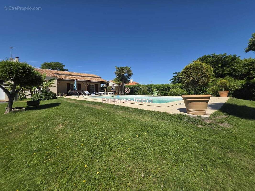 Maison 121 m² à Sainte-Radegonde-Des-Noyers  - photo 3