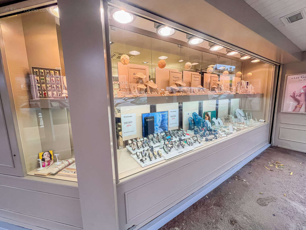 Commerce à CARRY-LE-ROUET